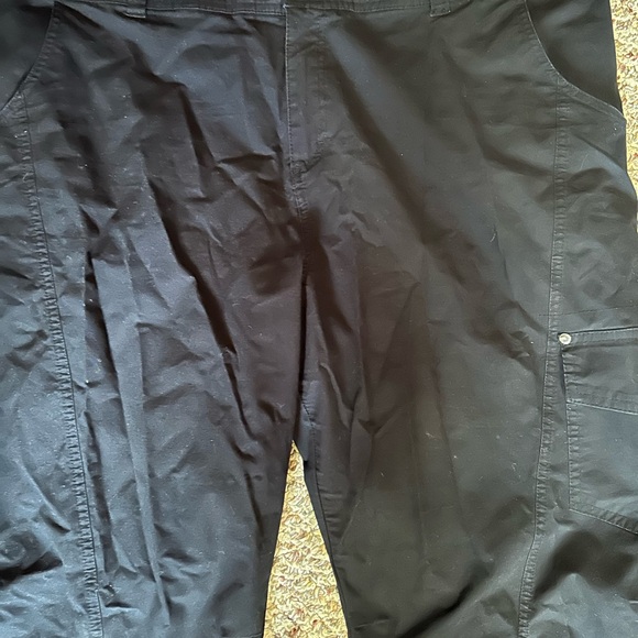 💚3/$25 size 20W black capris - Picture 2 of 11